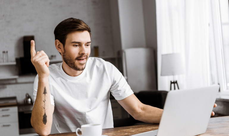 The Pros and Cons of Using a Prepaid Debit Card